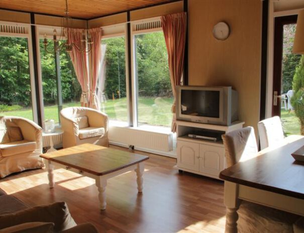 Bungalow I - woonkamer in riviera maison stijl